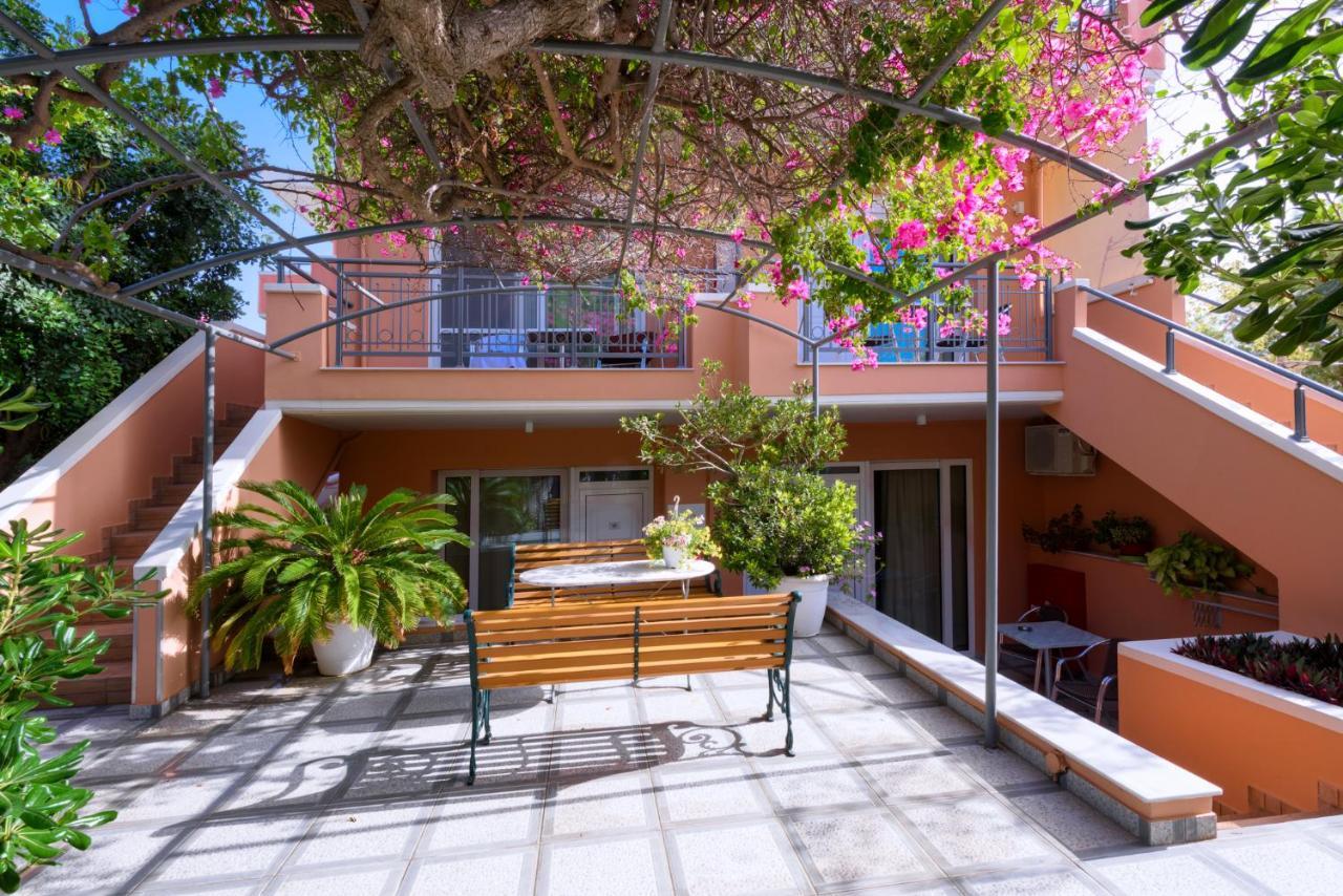 Poseidon Studios&apartments *